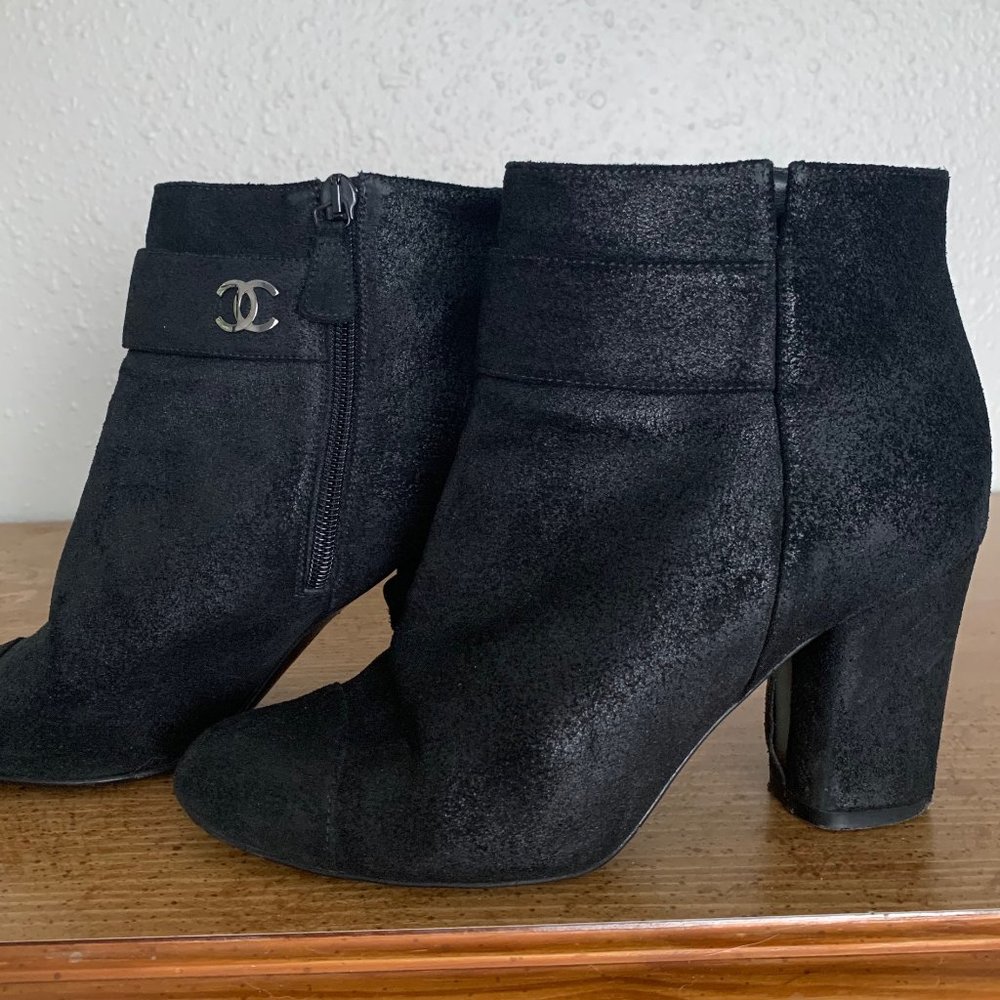 Chanel ankle boots sz 37
